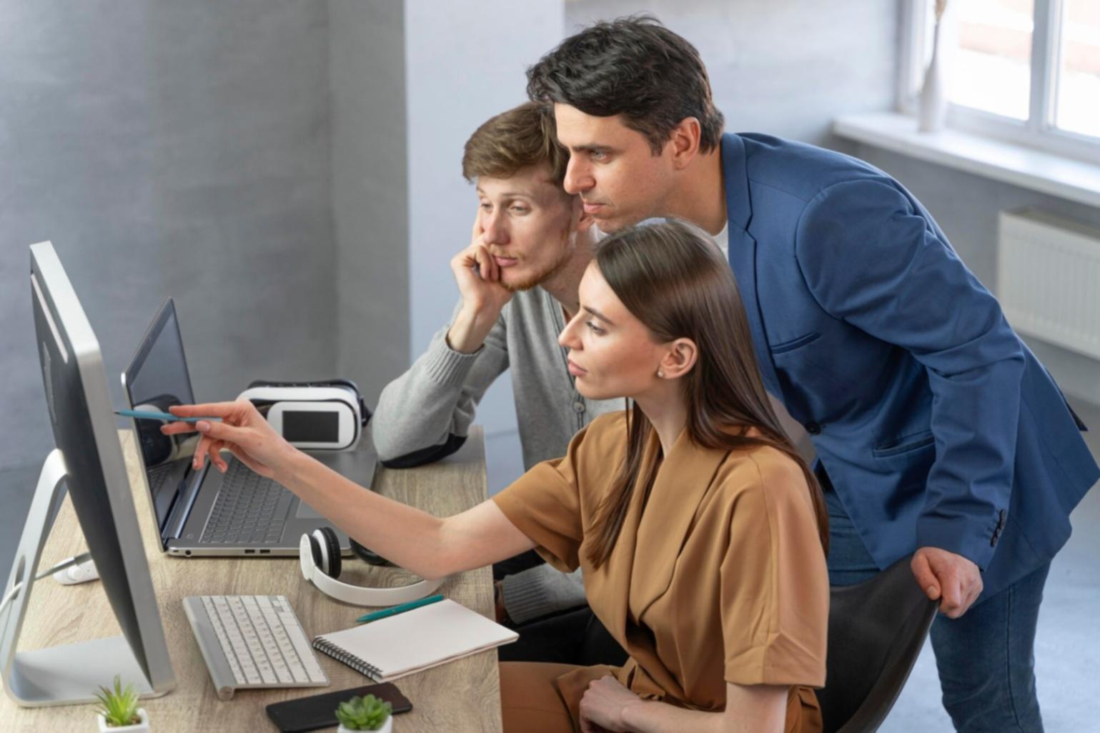 Session de formation cryvastenior avec participants travaillant sur études de cas