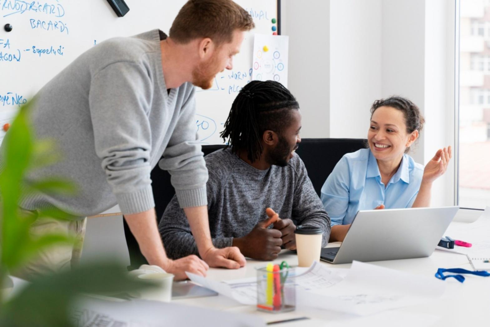 Session de travail en équipe sur modèles économiques